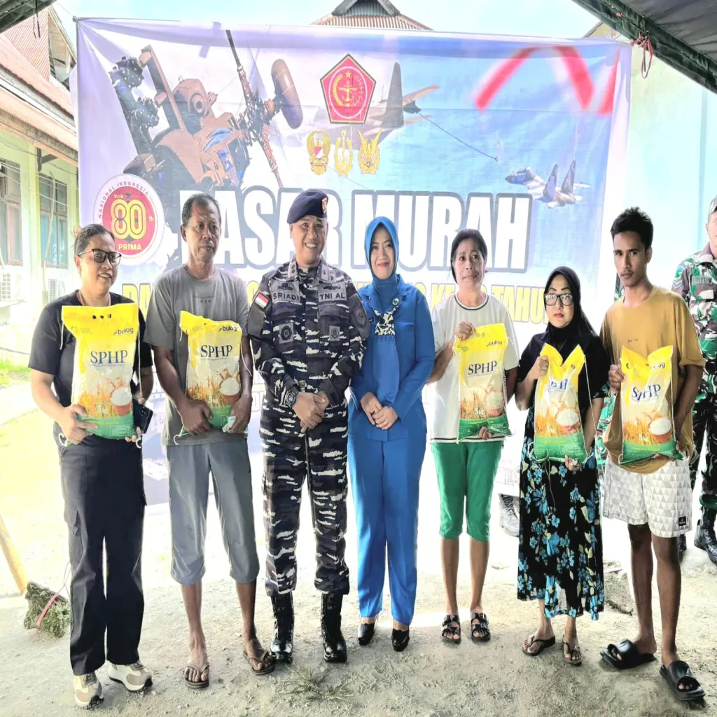 TNI di Aru Gelar Pasar Murah dan Bakti Kesehatan Menyongsong HUT ke - 80 TNI