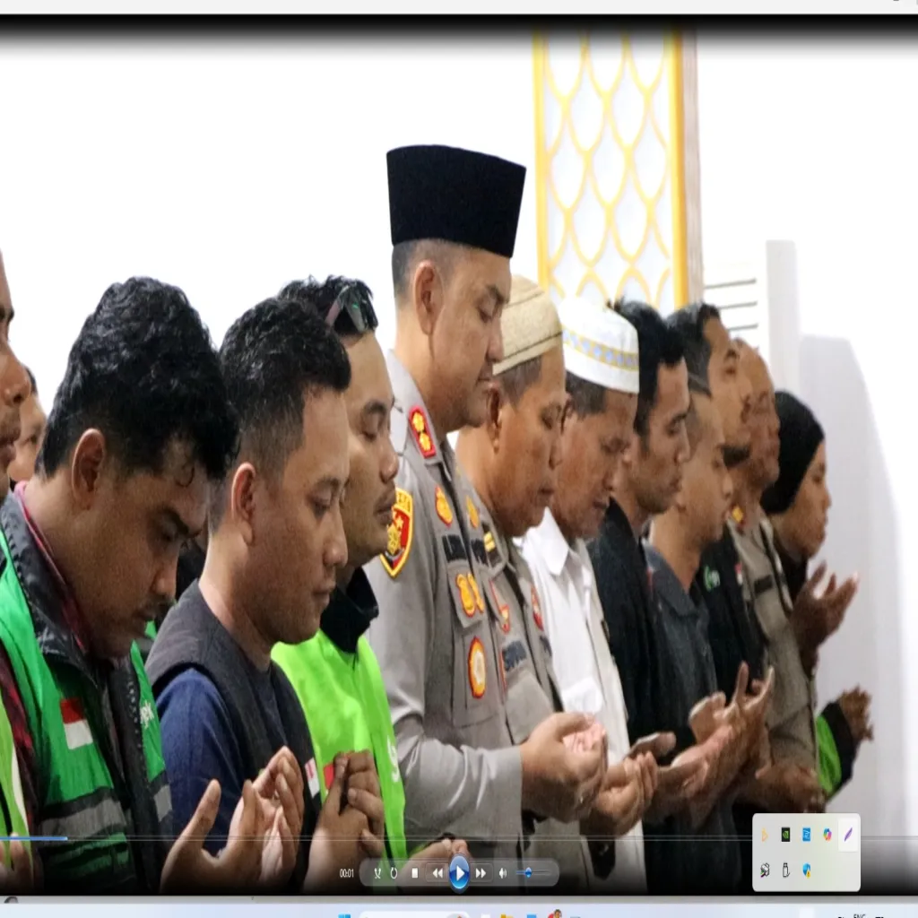 Doa untuk Affan Kurniawan, Polres Ketapang dan Komunitas Ojol Gelar Sholat Ghaib Penuh Khidmat