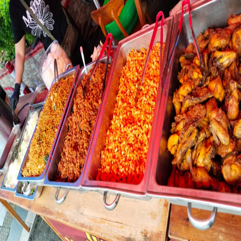 Nasi Tempong Bagong Melaksanakan Giat Jumat Berkah Untuk Masyarakat Jepara.