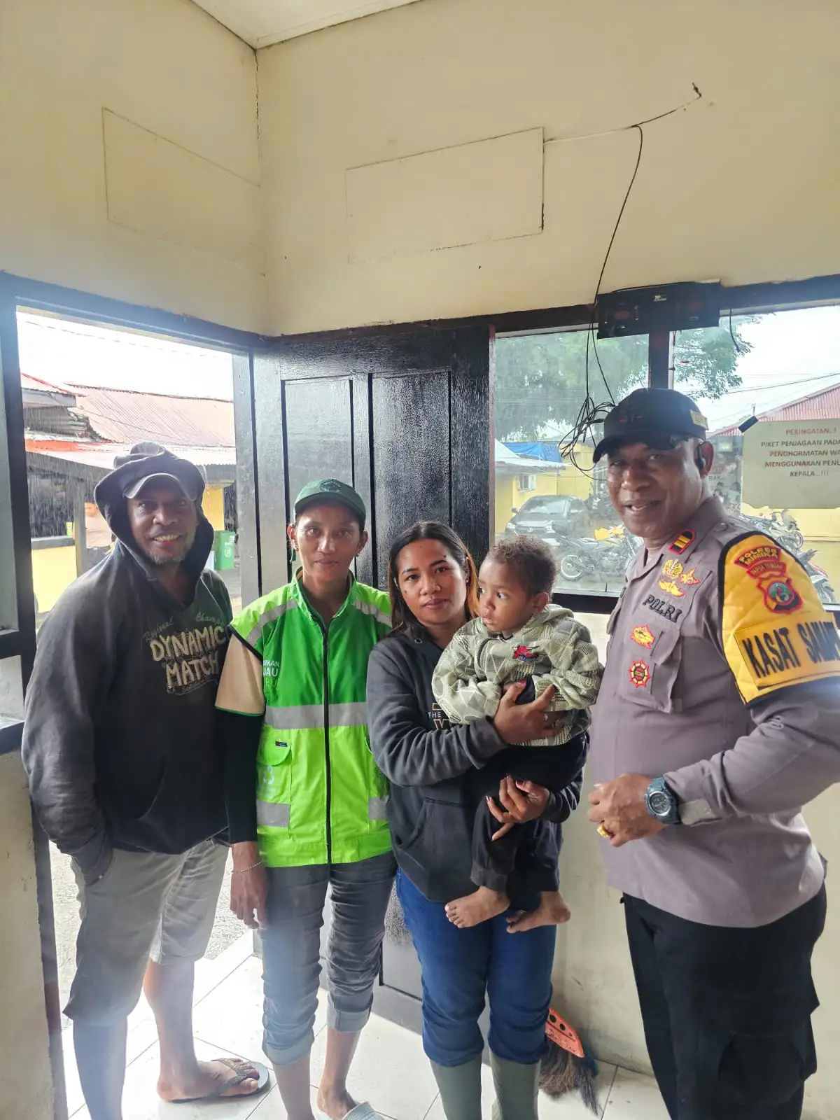 Bayi Laki-Laki Diduga Dibuang di Dekat Tempat Sampah, Ditemukan Menangis dan Kedinginan di Jalan Yos Sudarso Mimika