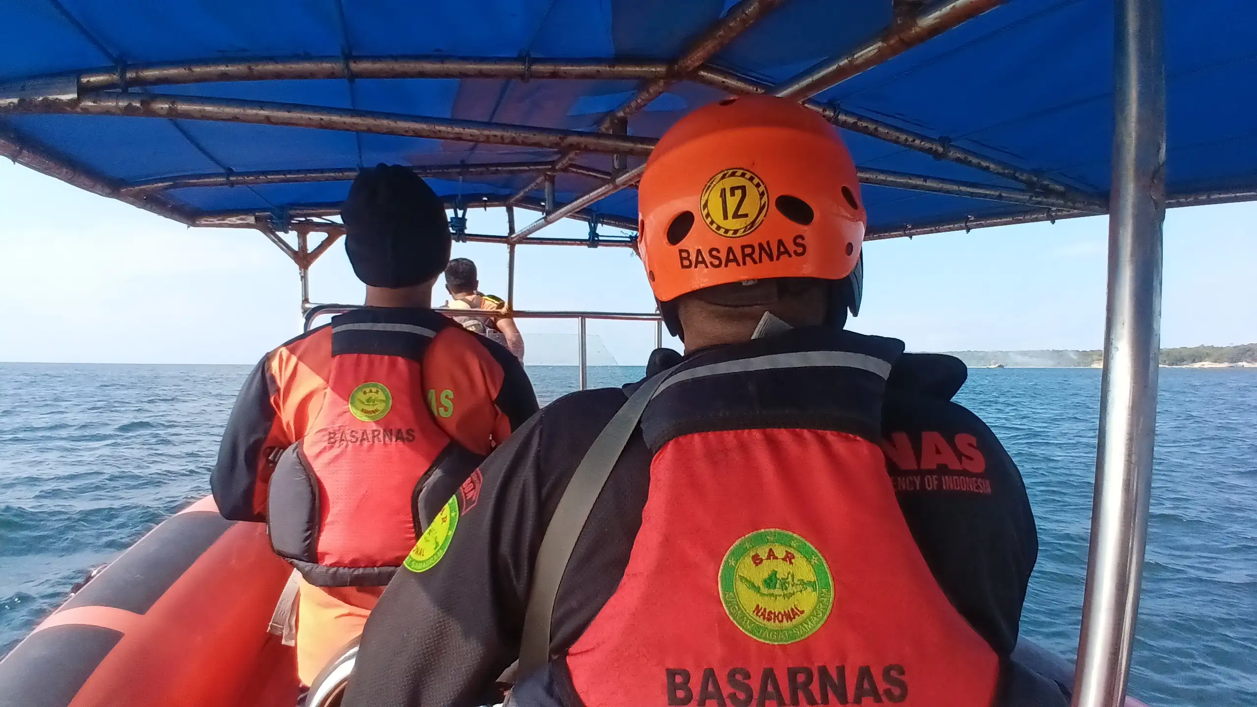 Alami mati mesin dan terombang-ambing, 3 nelayan asal Kepulauan Aru berhasil diselamatkan Tim Rescue USS Dobo