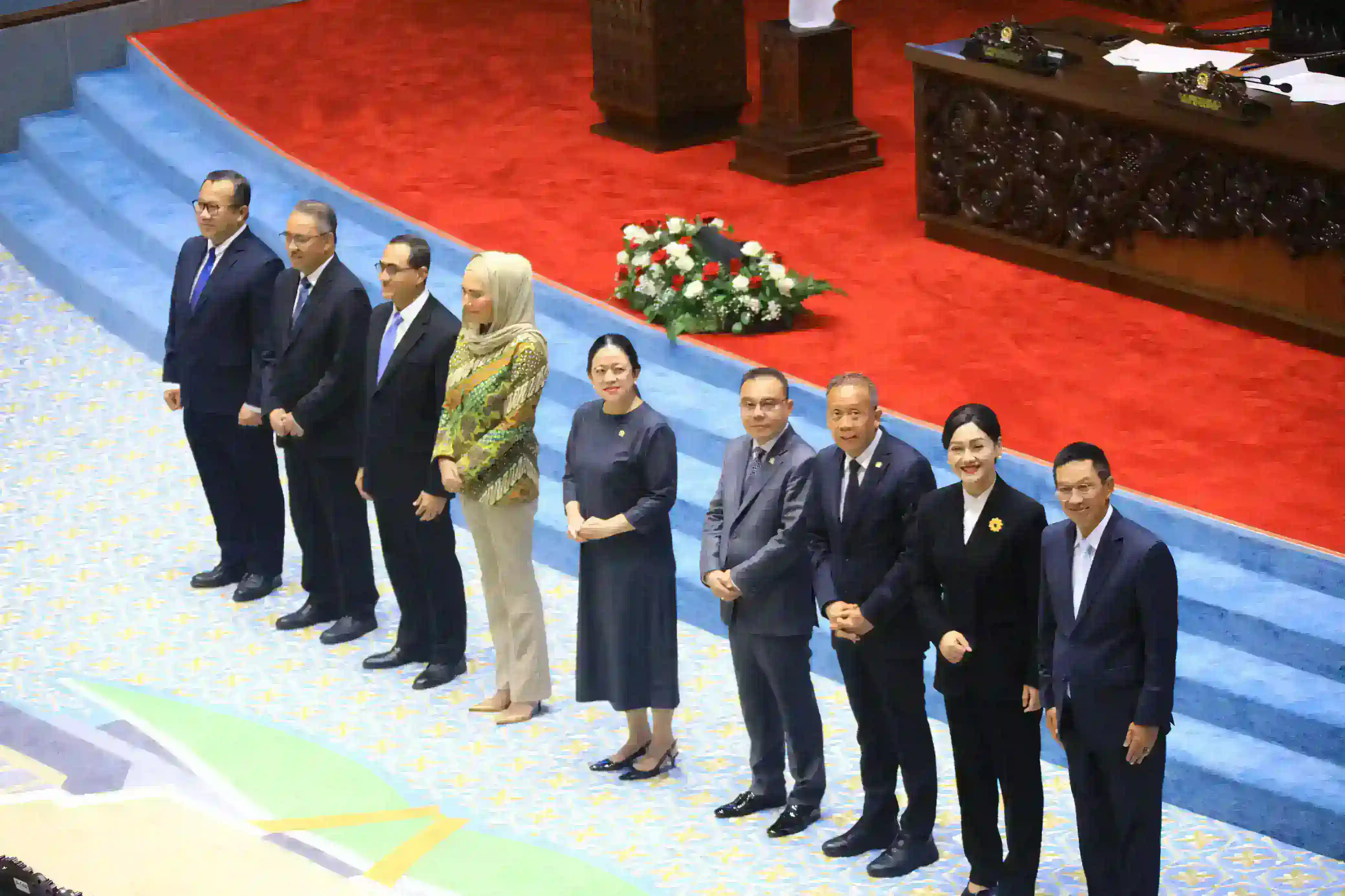 DPR RI TETAPKAN LIMA CALON ANGGOTA DEWAN KOMISIONER OJK