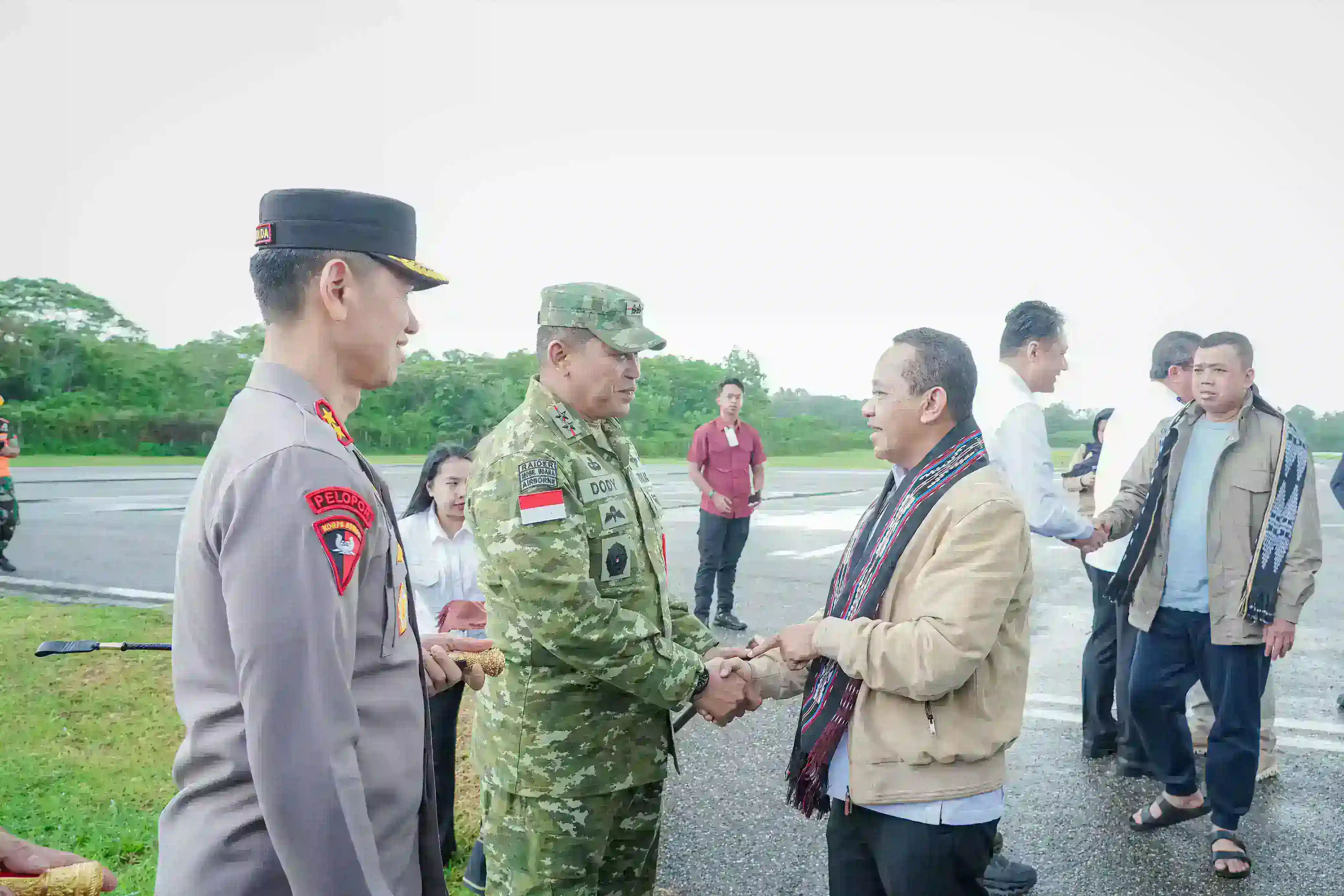 Pangdam XV/Pattimura Sambut Kedatangan Menteri ESDM RI di Kepulauan Tanimbar