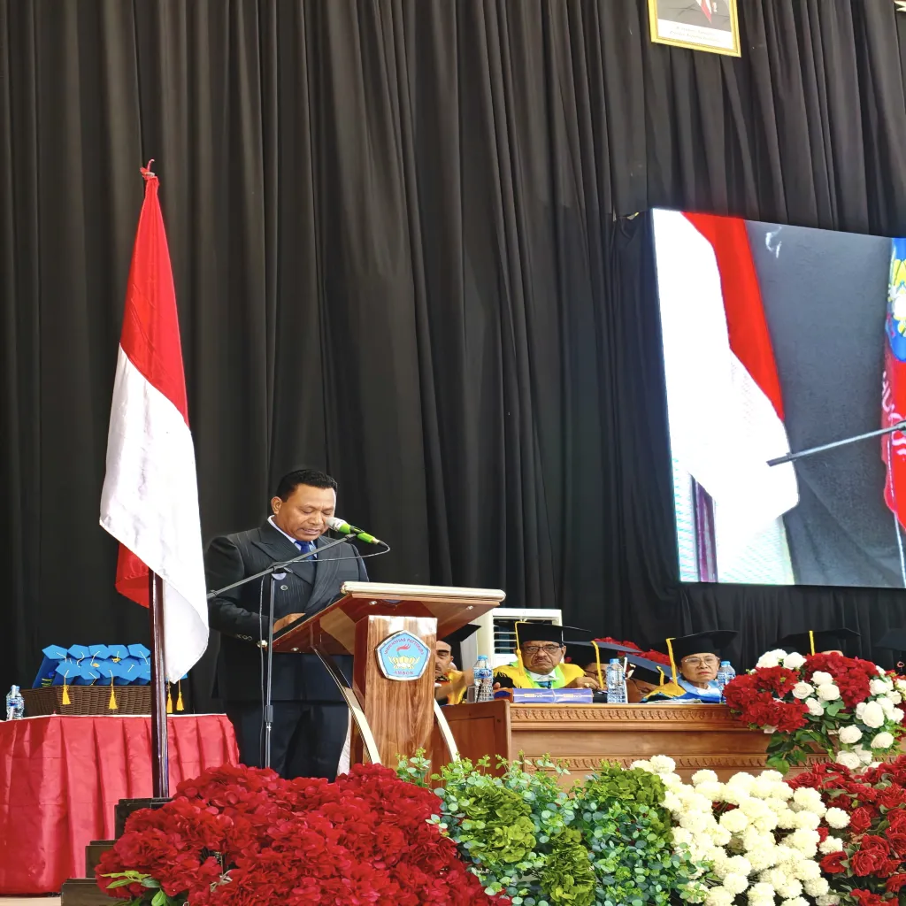 Wagub Maluku Hadiri Wisuda Universitas Pattimura, Tegaskan Peran Kampus sebagai Penggerak Pendidikan, Ekonomi, dan Kedamaian