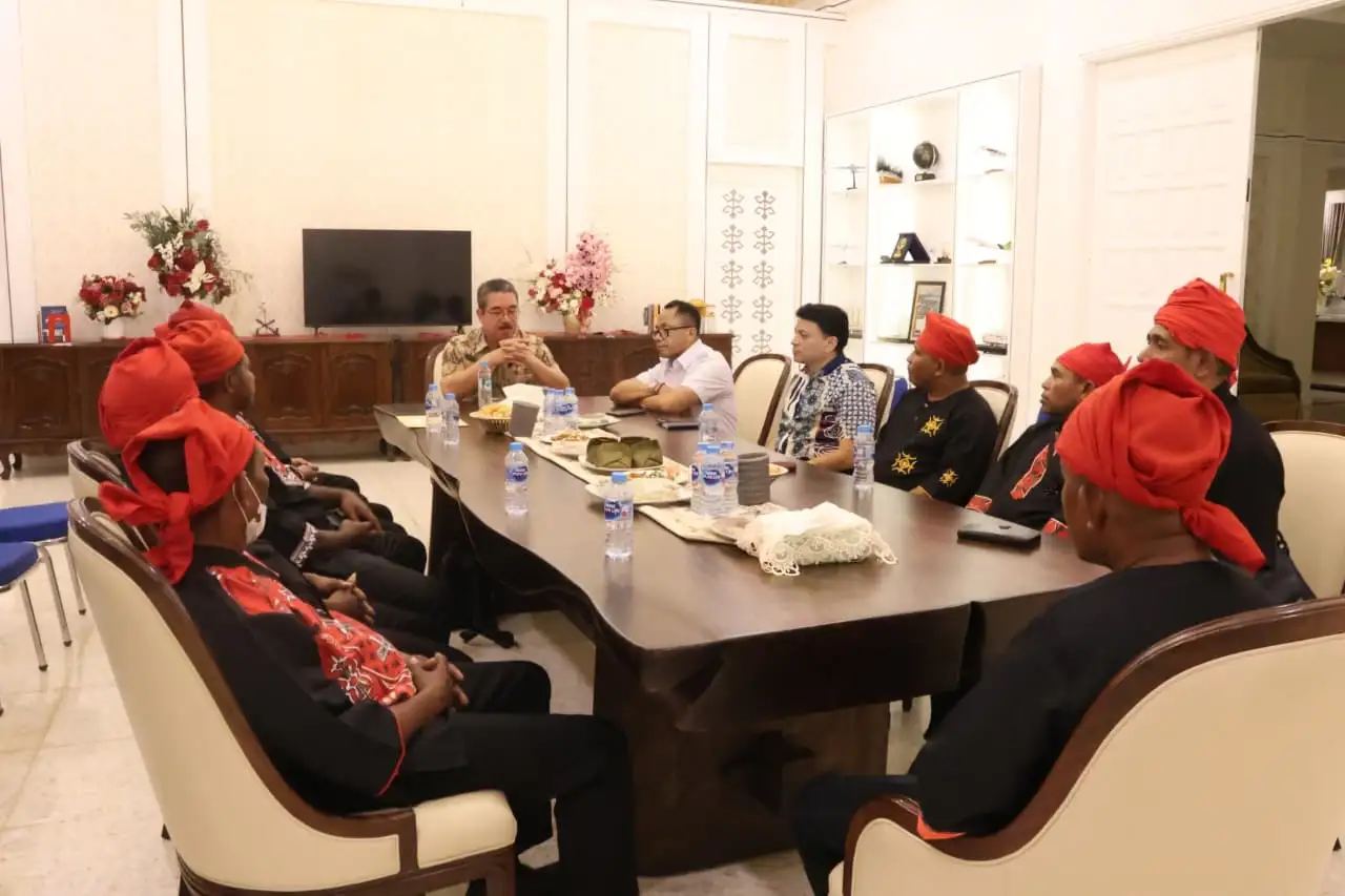 Hendrik Lewerissa Buka Ruang Dialog, Siap Dampingi Aspirasi Raja-Raja Negeri Penyangga Taman Nasional Manusela