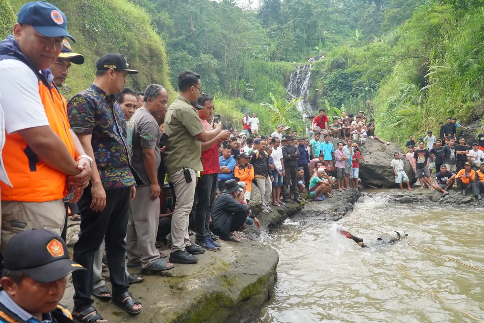 Dua Remaja Tenggelam di Batealit, Bupati Pimpin Langsung Evakuasi Korban