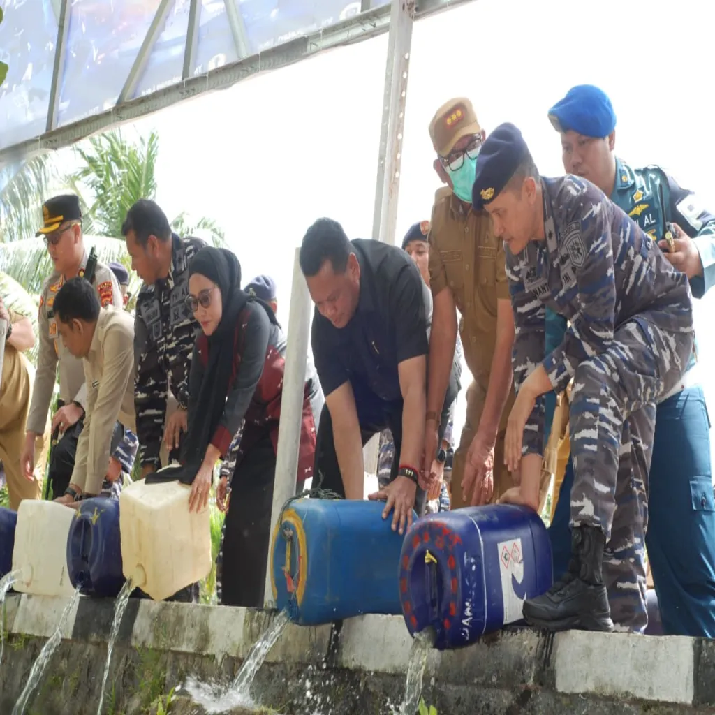 Jaga Situasi Dan Kondisi Tetap Kondusif, Lanal Tual Musnahkan Miras Jenis Sopi Puluhan Ton Liter