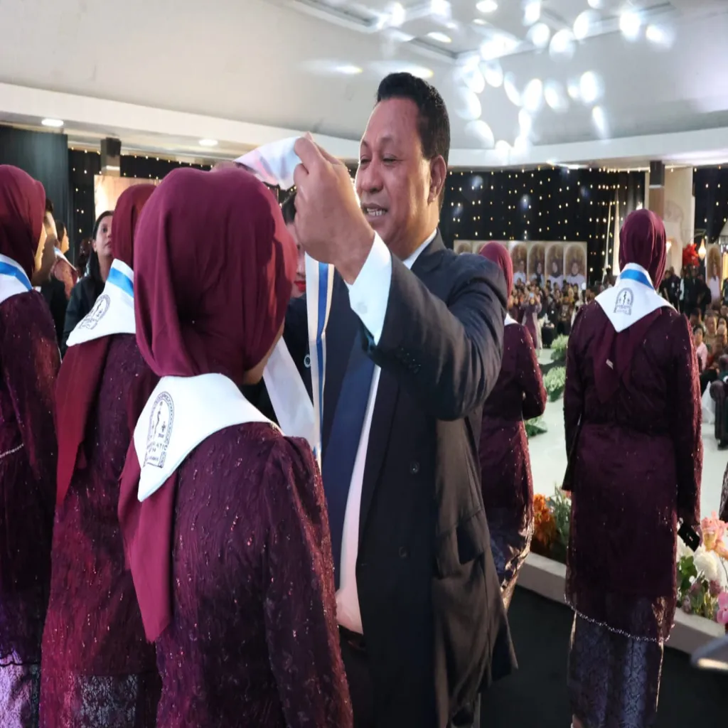 Wagub Abdullah Vanath Hadiri Pengambilan Sumpah 71 Dokter Baru FK Unpatti Angkatan ke-37