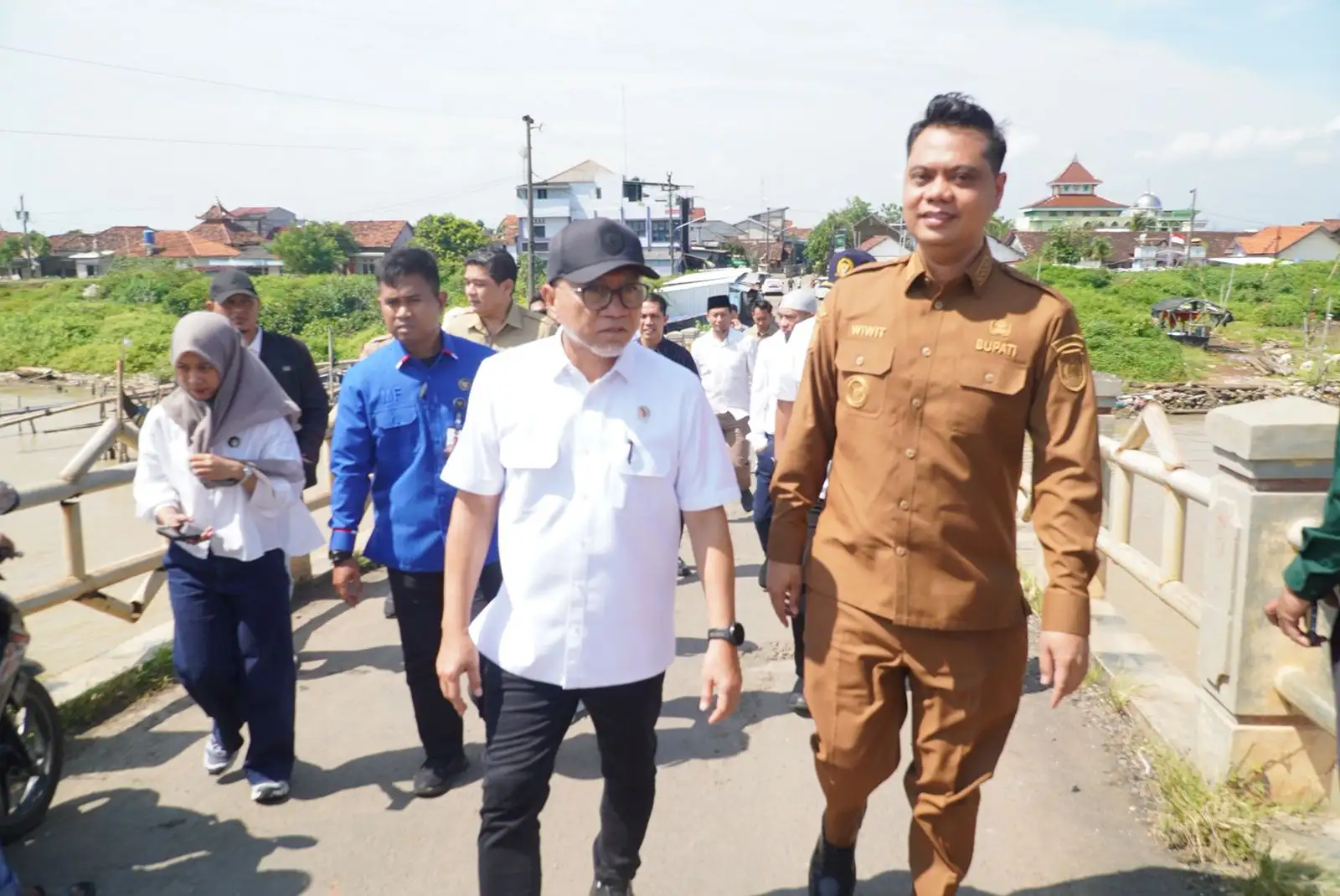 Tinjau Jembatan Penghubung Demak - Jepara, Ini Kata Menko Zulhas
