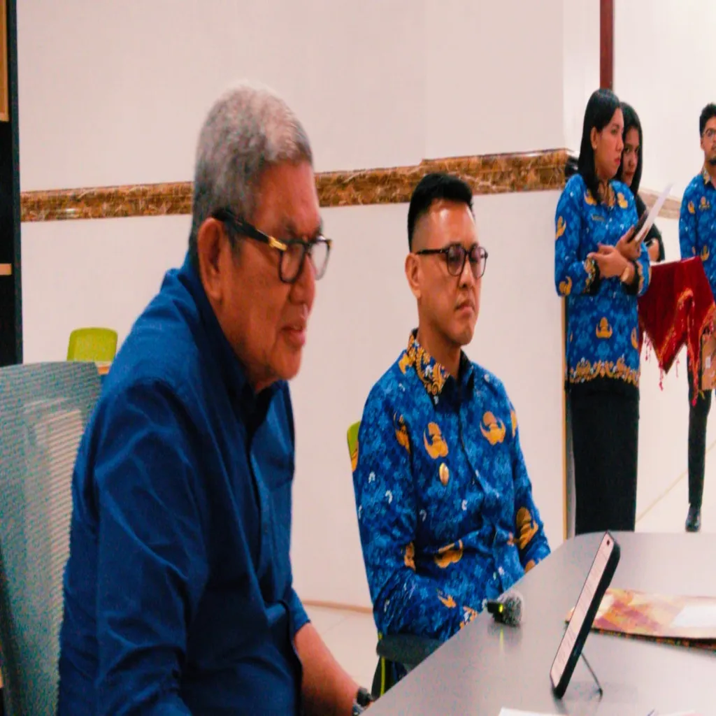 Bupati Maluku Tenggara Serahkan Bantuan Tunai kepada Wirausaha Muda, Dorong Penguatan Ekonomi Lokal