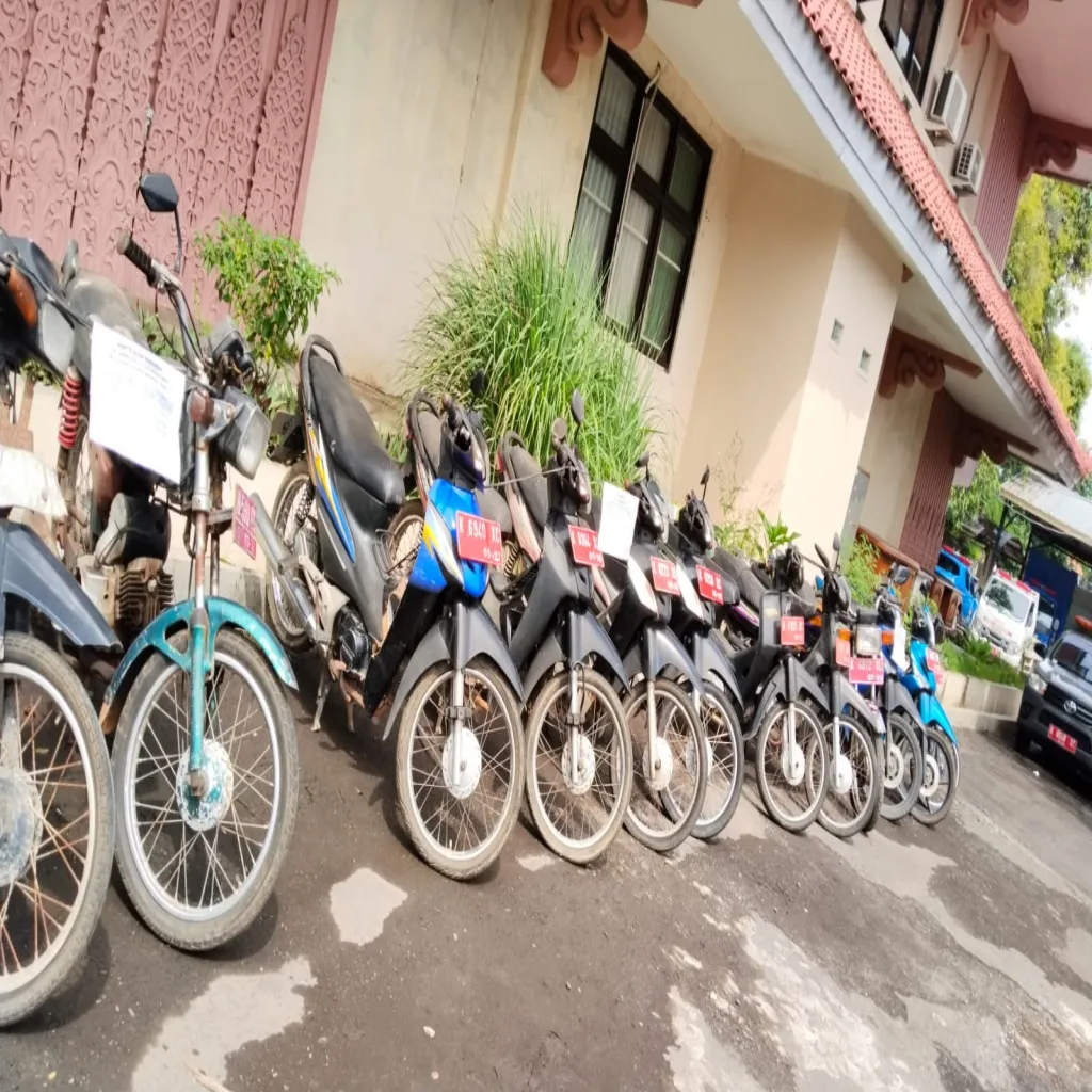Badan Pengelolaan Keuangan Dan Aset Daerah Melaksanakan Pengumuman Lelang Nomor 030/148/XII/AA/2025.