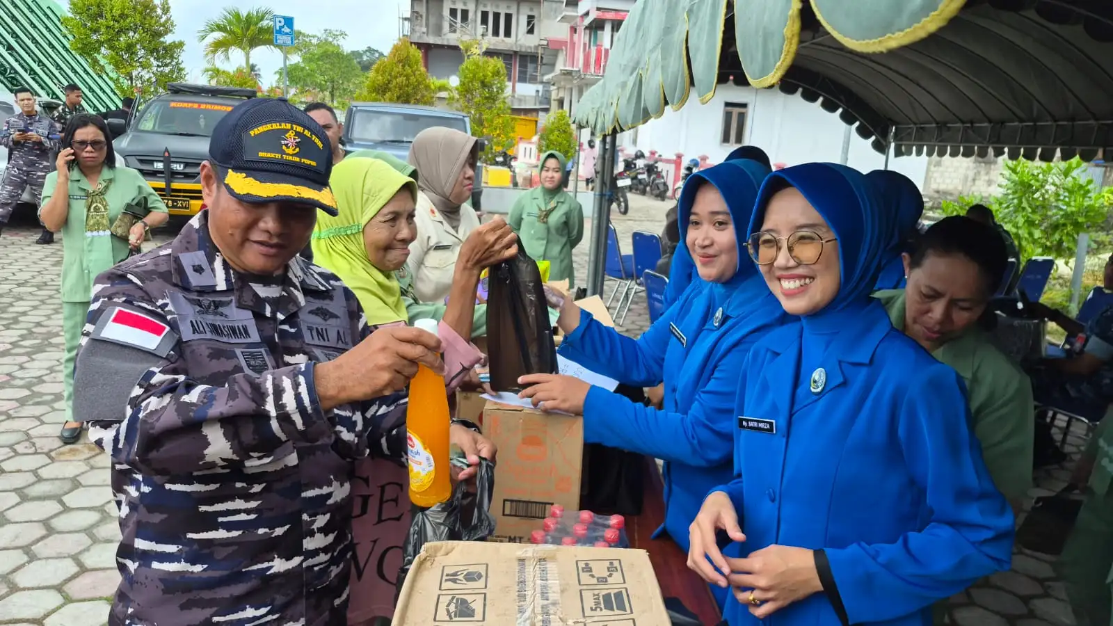 TNI Gelar Bazar Ramadhan Serentak di Tual, Sembako Dijual Lebih Murah Jelang Idul Fitri
