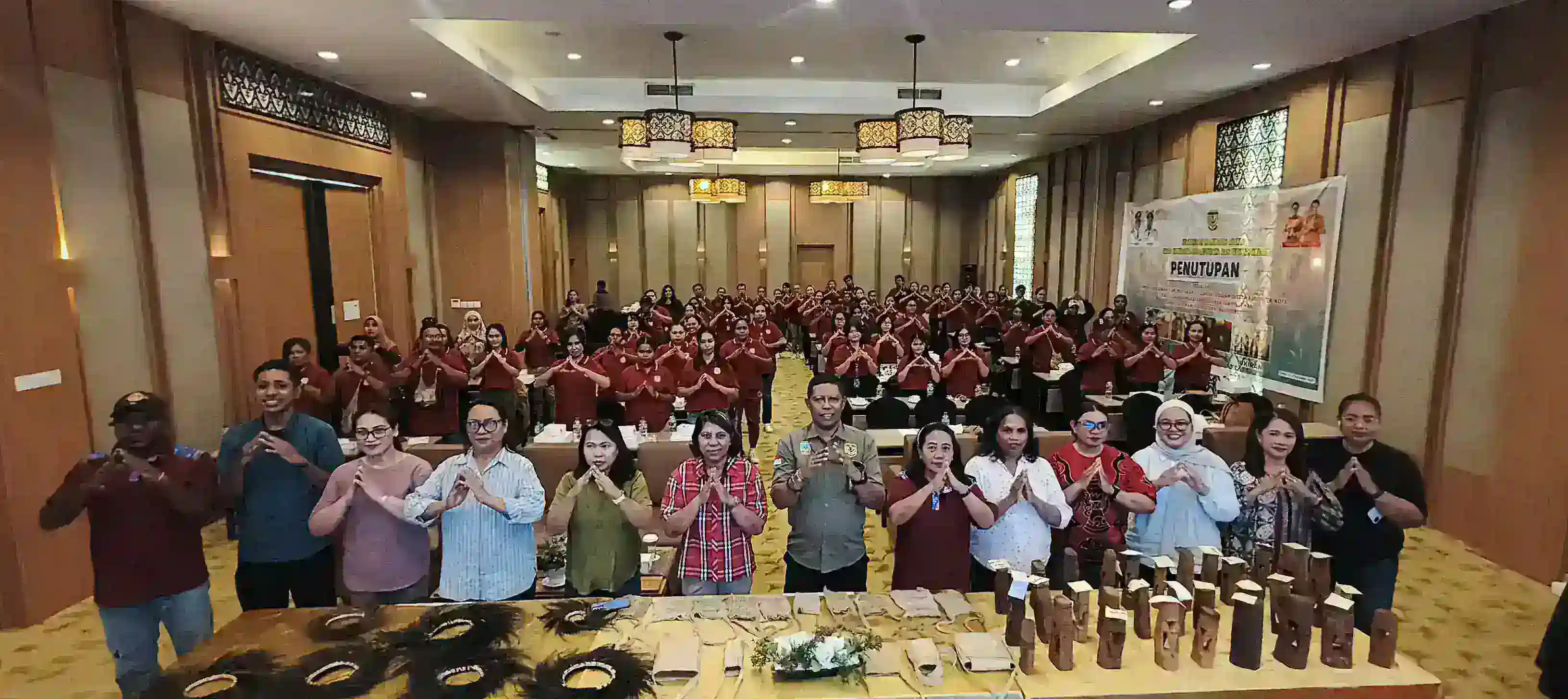 WARISAN BUDAYA PAPUA TERANCAM TERGERUS ZAMAN, MIMIKA BEKALI GURU KETERAMPILAN NOKEN, ANYAMAN DAN UKIRAN