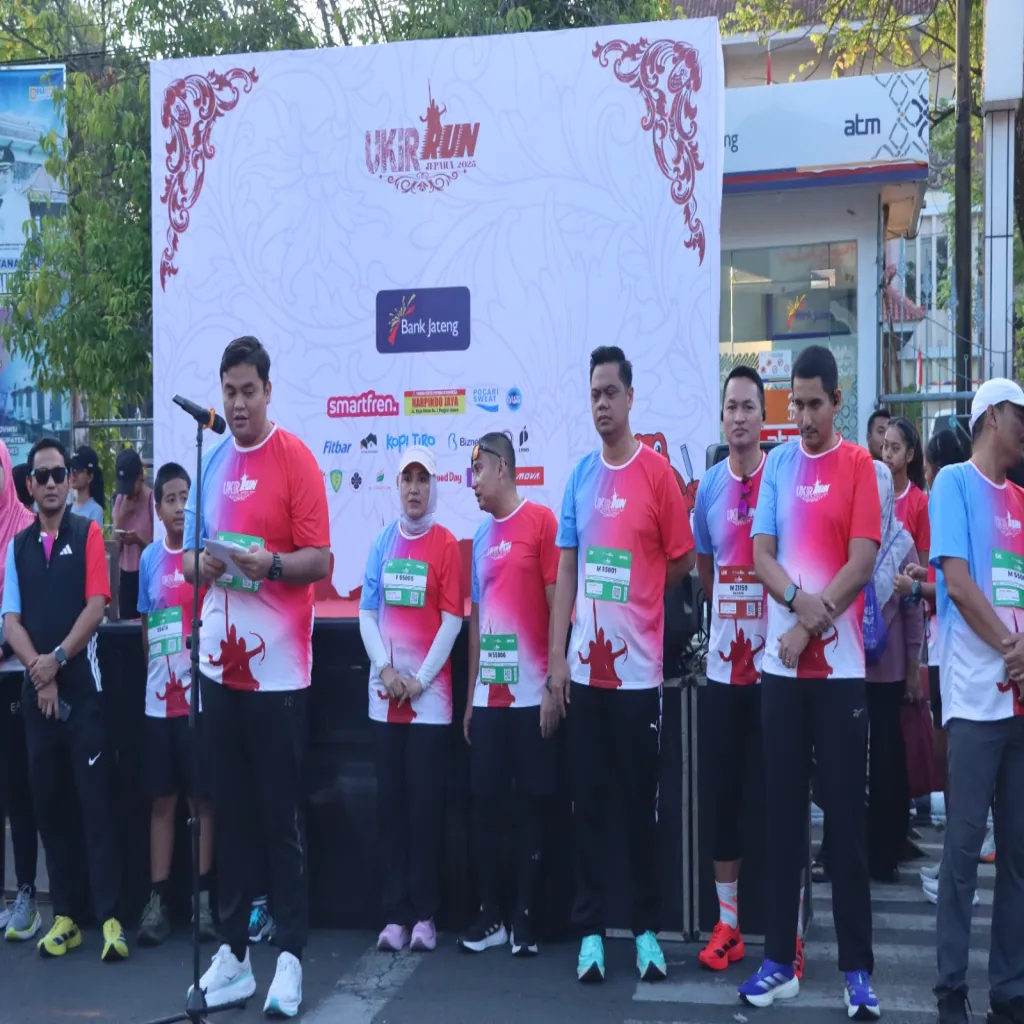 Kapolres Jepara dan Masyarakat Ikut Lari Meriahkan Gelaran Ukir Run 2025