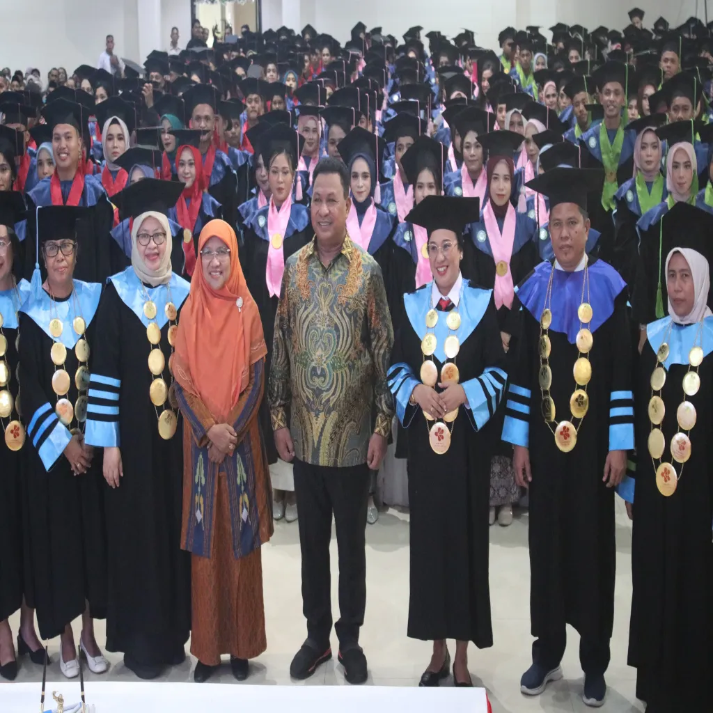 POLTEKKES MALUKU SELENGGARAKAN WISUDA, PELANTIKAN DAN ANGKAT SUMPAH DIPLOMA III KESEHATAN TAHUN AKADEMIK 2024/2025