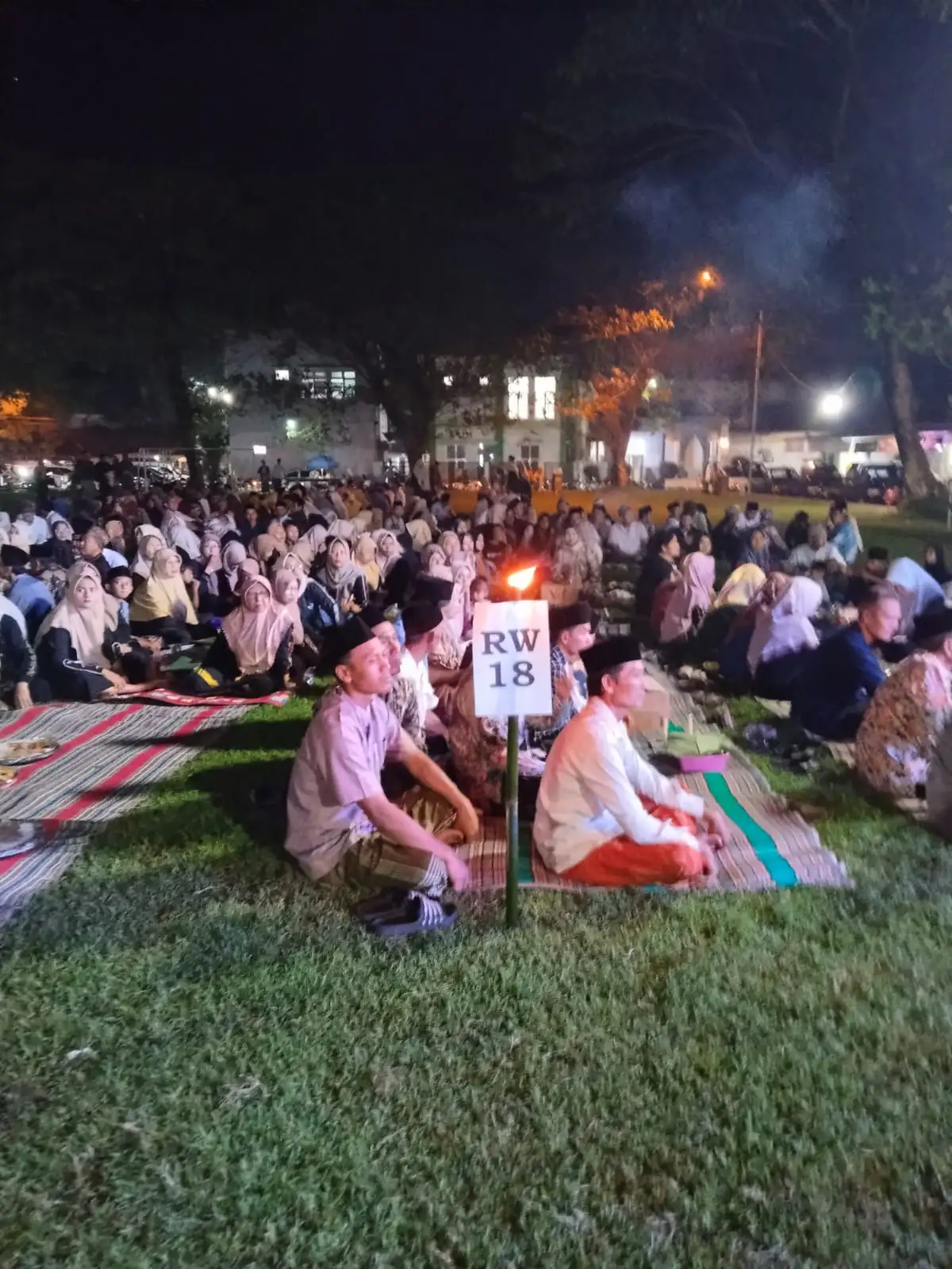 Sedekah Bumi Ingkung Damar Murup, Warga Bangsri Lestarikan Warisan Leluhur Penuh Makna  Jepara Tribunnusantara-web.id – Tradisi Sedekah Bumi Ingkung Damar Murup kembali digelar masyarakat Desa Bangsri