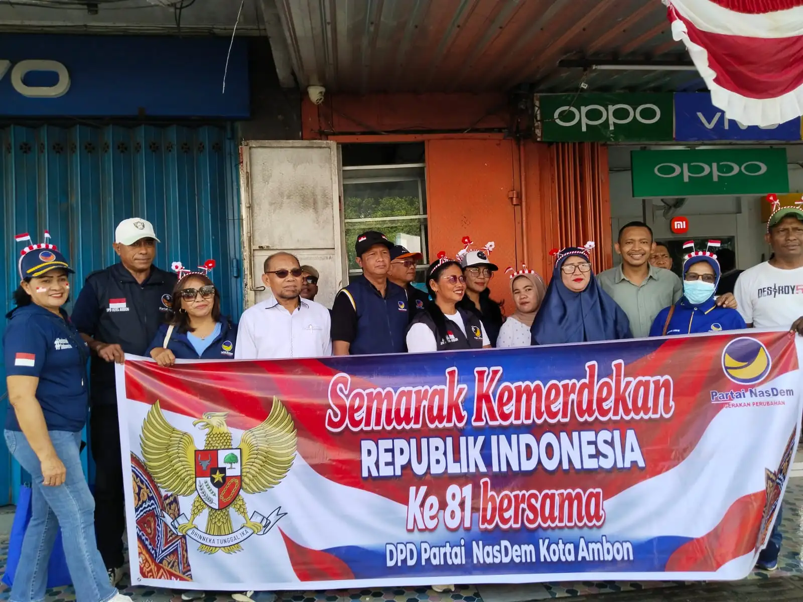 Semarakkan HUT ke-81 RI Lebih Awal, DPD NasDem Kota Ambon Bagikan Ribuan Bendera Merah Putih