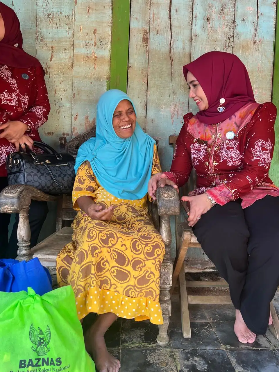 Bantuan Dari  Logistik PKK Sahabat Keluarga Disalurkan Ke Dua Kecamatan