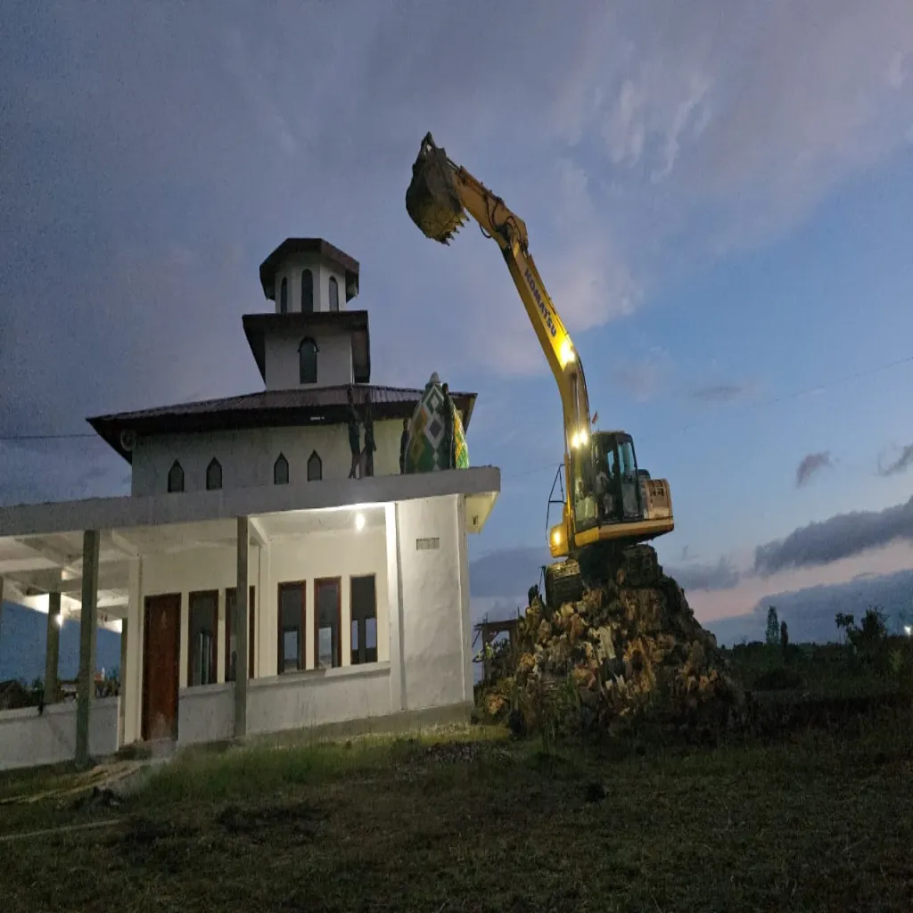 Kubah Masjid Azzumar Menjulang, Bukti Nyata TMMD Kodim 1803/Fakfak Hadirkan Harapan di Warisa Mulya