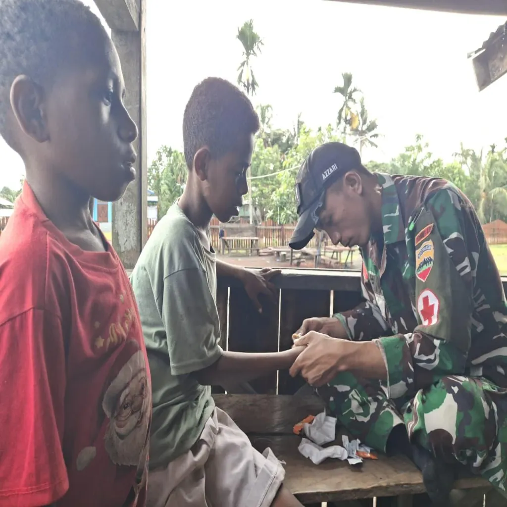 Satgas Yonif 131/Brajasakti Hadirkan Sentuhan Sehat di Perbatasan Papua*
