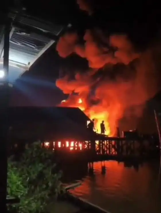 Kapal Bermuatan BBM Meledak di Ketapang, 6 ABK Jadi Korban