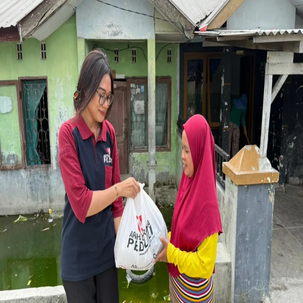Artha Graha Peduli dan GulaVit bantu warga medan dapatkan sembako murah