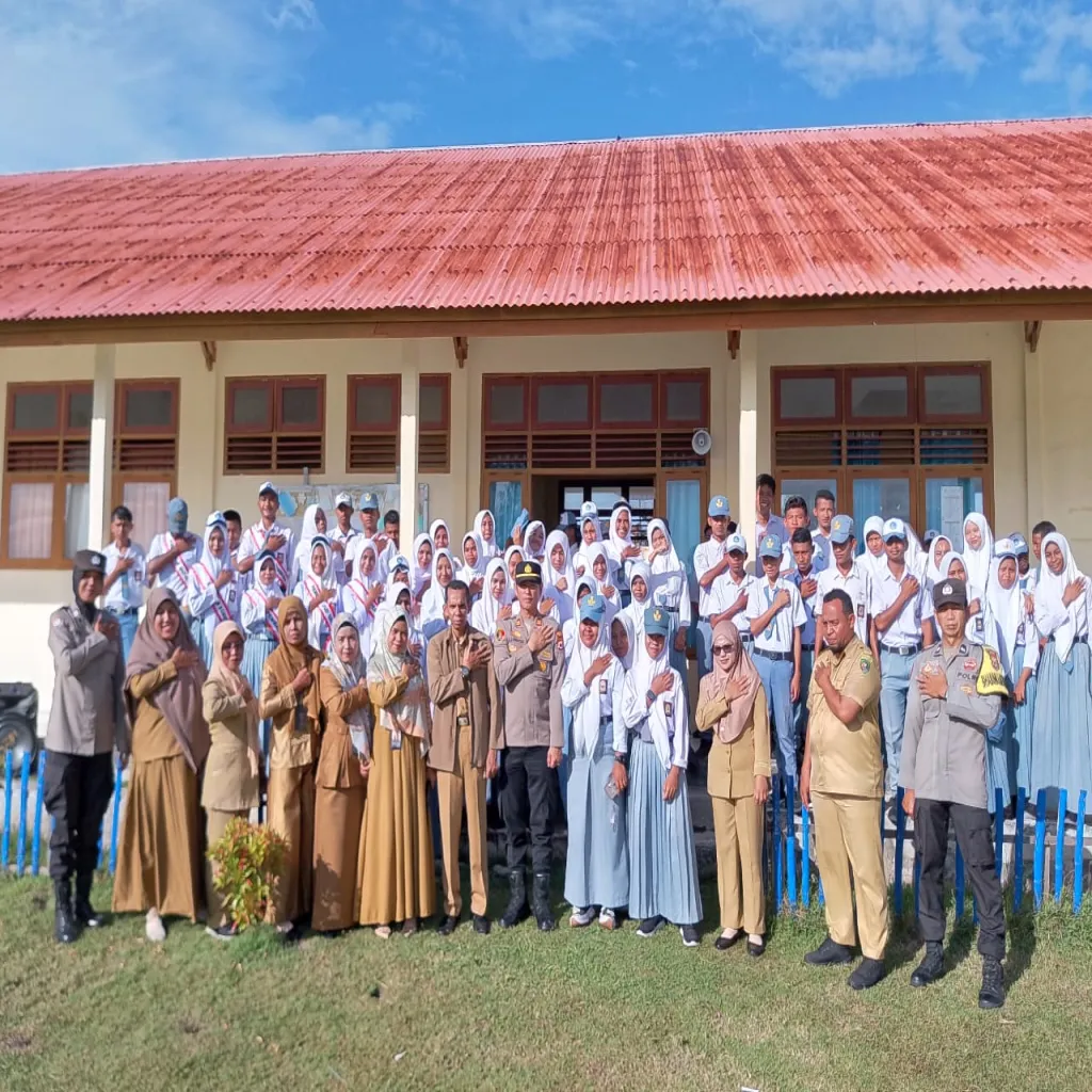 Polda Maluku Sambangi SMAN 1 dan 5 Ambon Sampaikan Pesan Keselamatan Berlalulintas