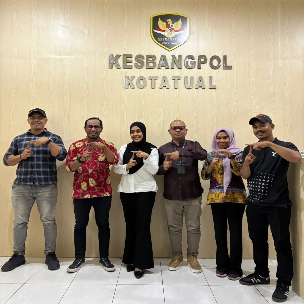 Plt Kesbangpol Kota Tual AMT Mendukung Kegiatan Evav Dance Community Di Pantai Kiom