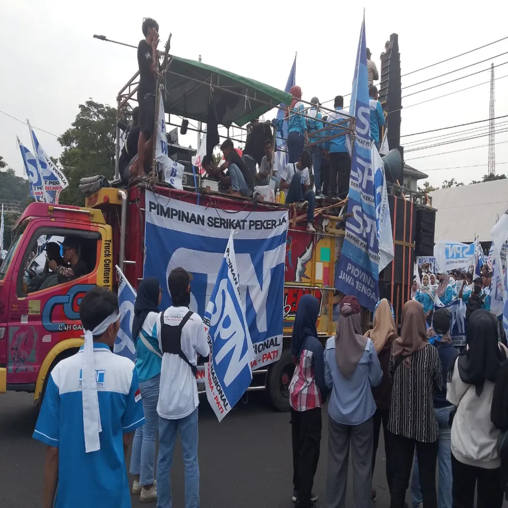 GASPER (Gabungan Serikat Pekerja Jepara Raya) Gelar Aksi Tuntut Kenaikan UMP dan UMSK.