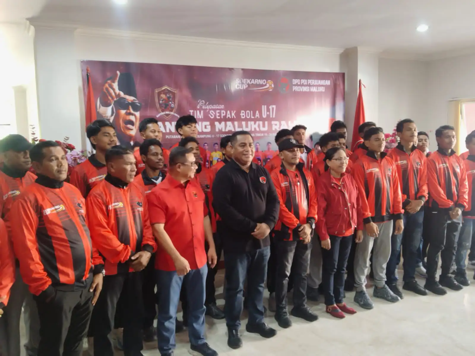 Lepas 25 Pemain ke Final Jawa Timur, Ketua PDIP Maluku Benhur Watubbun Tegaskan Rekrutmen Tim U-17 Murni Profesional Tanpa Unsur Politik