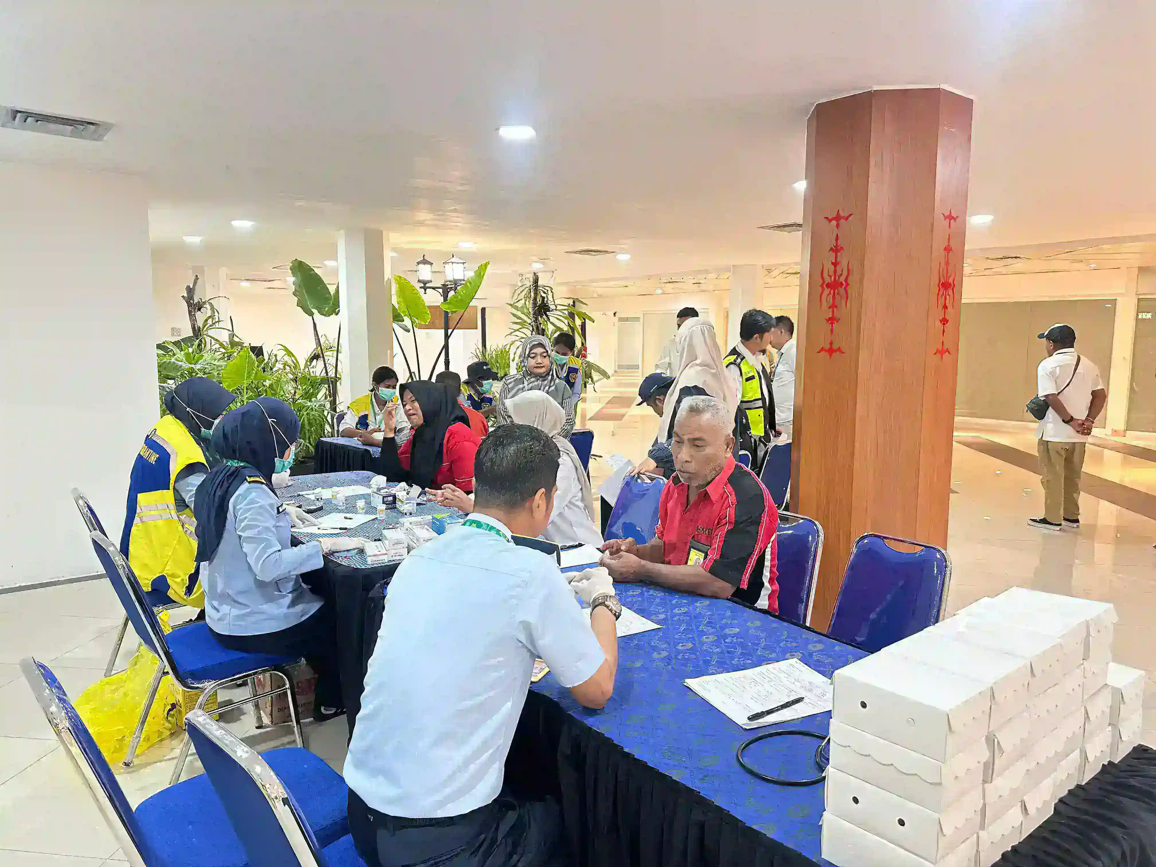 PERINGATI HUT INJOURNEY AIRPORTS KE-2, BANDARA PATTIMURA AMBON GELAR PEMERIKSAAN KESEHATAN GRATIS BERKOLABORASI DENGAN BKK KELAS I AMBON
