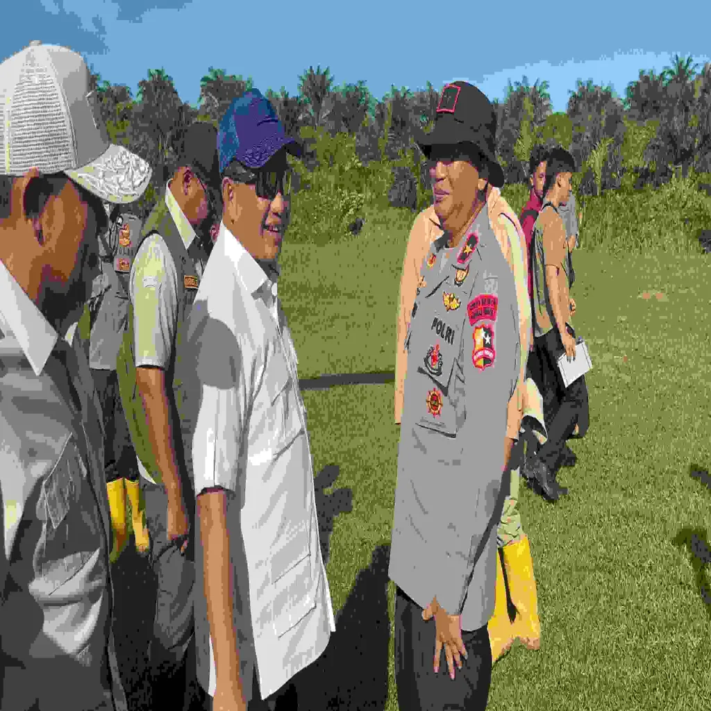 Tito Karnavian Kunjungi Aceh Tamiang, Serahkan 500 Gerobak Dorong dan Bahas Tindak Lanjut Pascabencana