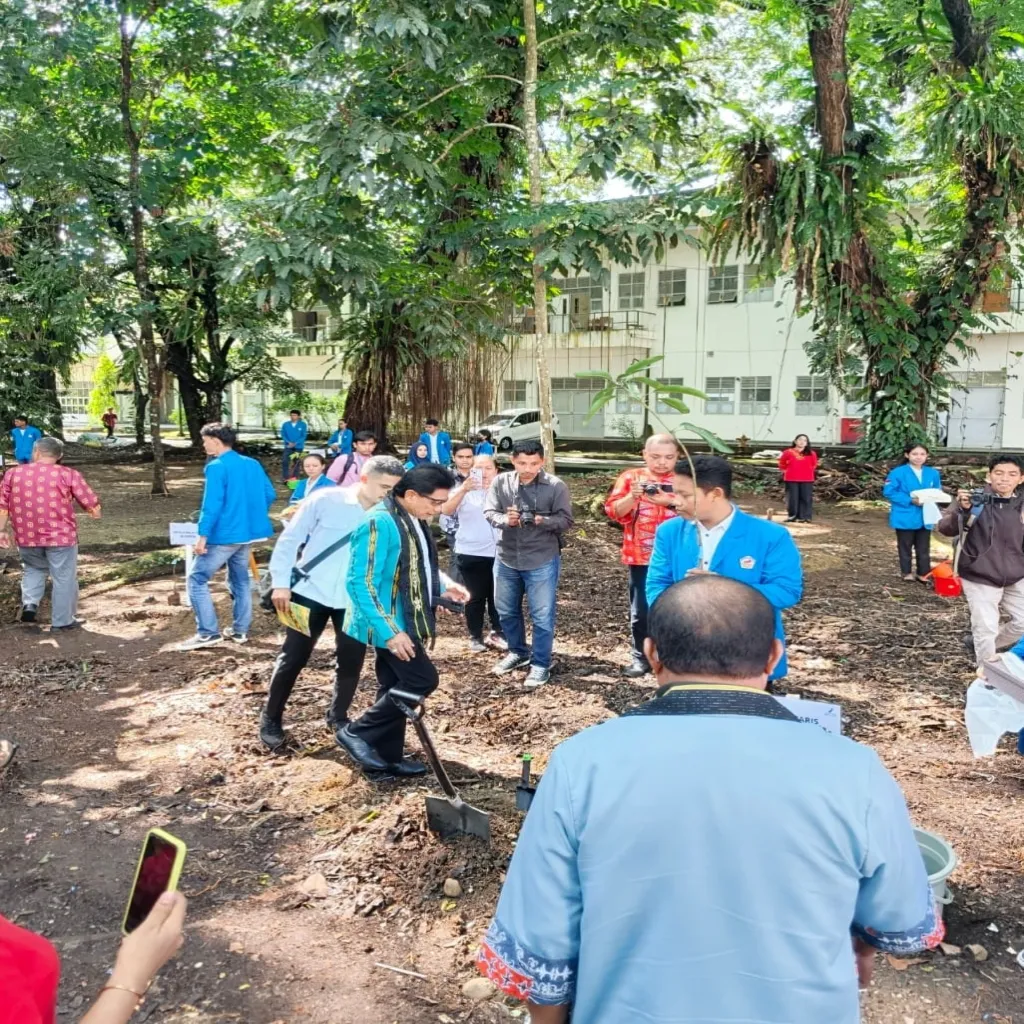 Sekda Maluku Buka Gerakan Penanaman 500 Anakan Pohon Peringati HUT ke-25 Balai POM di Ambon dan Dies Natalis ke-63 Universitas Pattimura