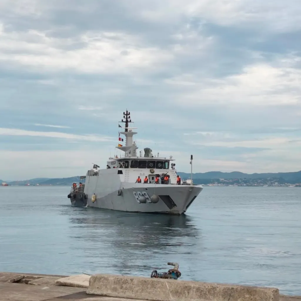 Bertolak dari Dermaga Tawiri Kodaeral lX, KRI Hampala-880 dan KRI Gulamah-869 Jalankan Misi Keamanan Laut