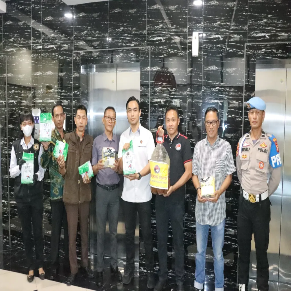 Polres Metro Jakarta Barat Musnahkan Barang Bukti Narkoba dari 5 Kasus, 8 Pelaku Termasuk WNA Asal Iran Diamankan