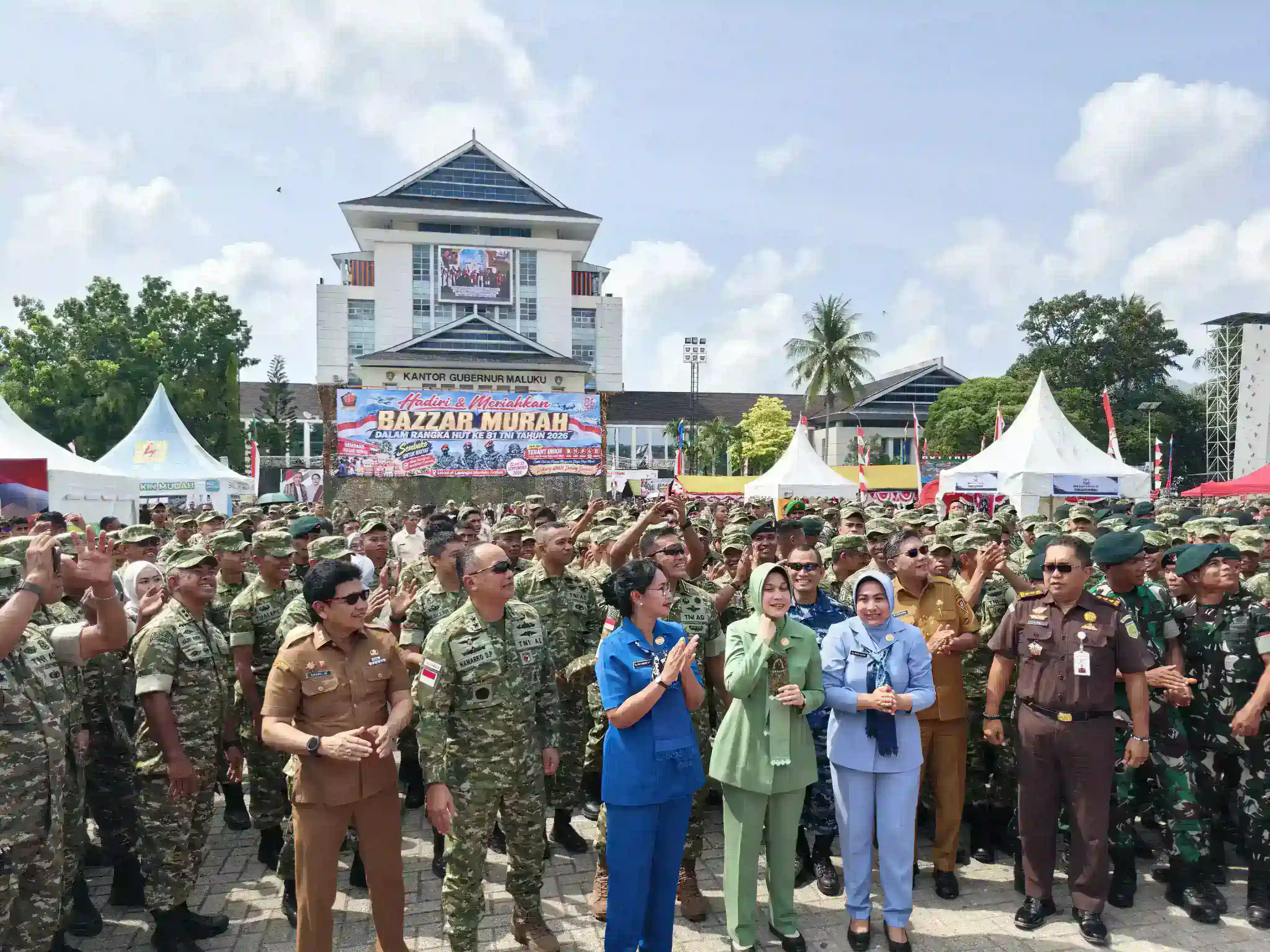 Aksi Nyata Kemanunggalan TNI: Pangdam XV/Pattimura Buka Bazar Murah untuk Rakyat dan UMKM Maluku