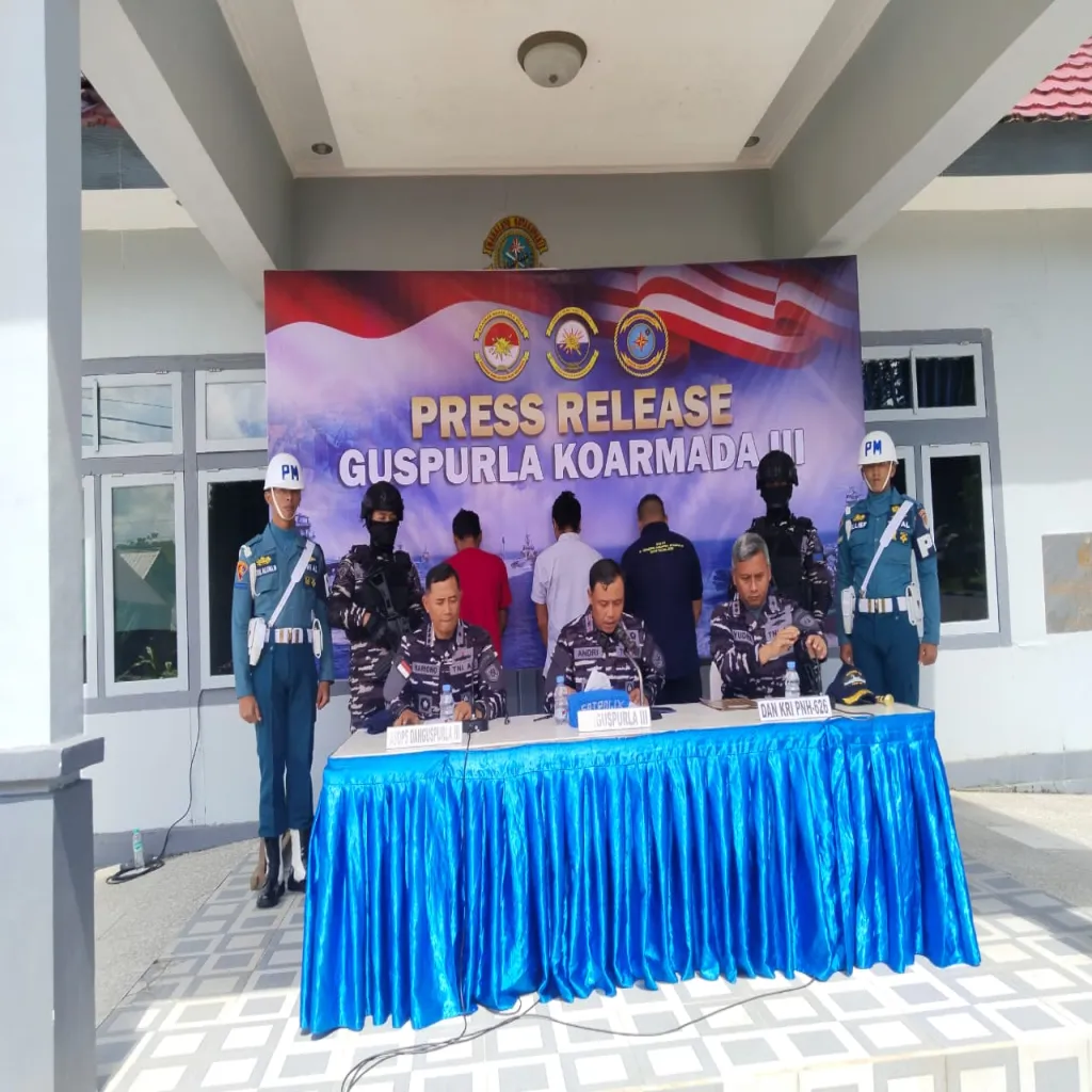 Guspurla Koarmada III Ungkap Penangkapan Kapal Tanpa Dokumen Bermuatan 40 Ton Oleh KM. Bangka Jaya 9  