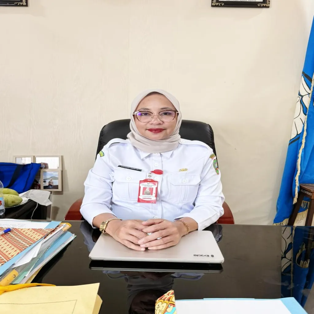 Bin Raudha A.Hanoeboen Apresiasi Kepada Dua Peserta Didik Berprestasi.