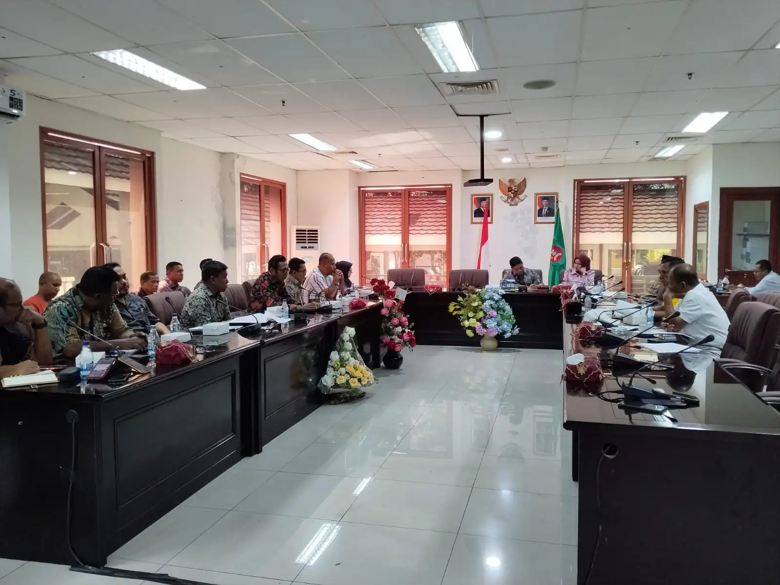 Bahas Hibah Lahan di Piru, Solihin Buton Pastikan Tim Turun Cek Lokasi Tanggal 9 April
