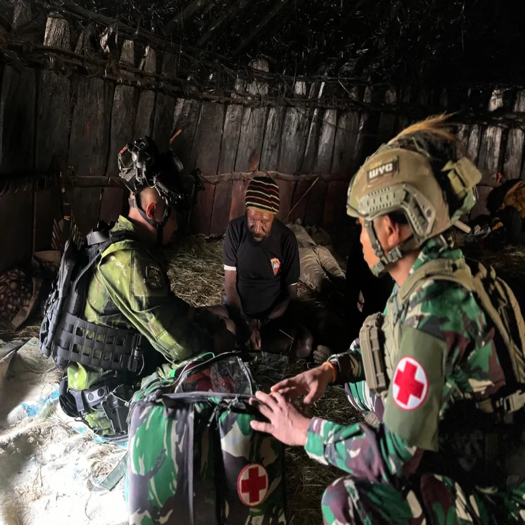 Prajurit Satgas 700/WYC Titik Kuat Gome Hadirkan Sehat di Pelukan Honai  GOME Tribunnusantara-web.id Pagi yang tenang di Distrik Gome berubah menjadi saksi bisu hadirnya kepedulian prajurit TNI. Pada 