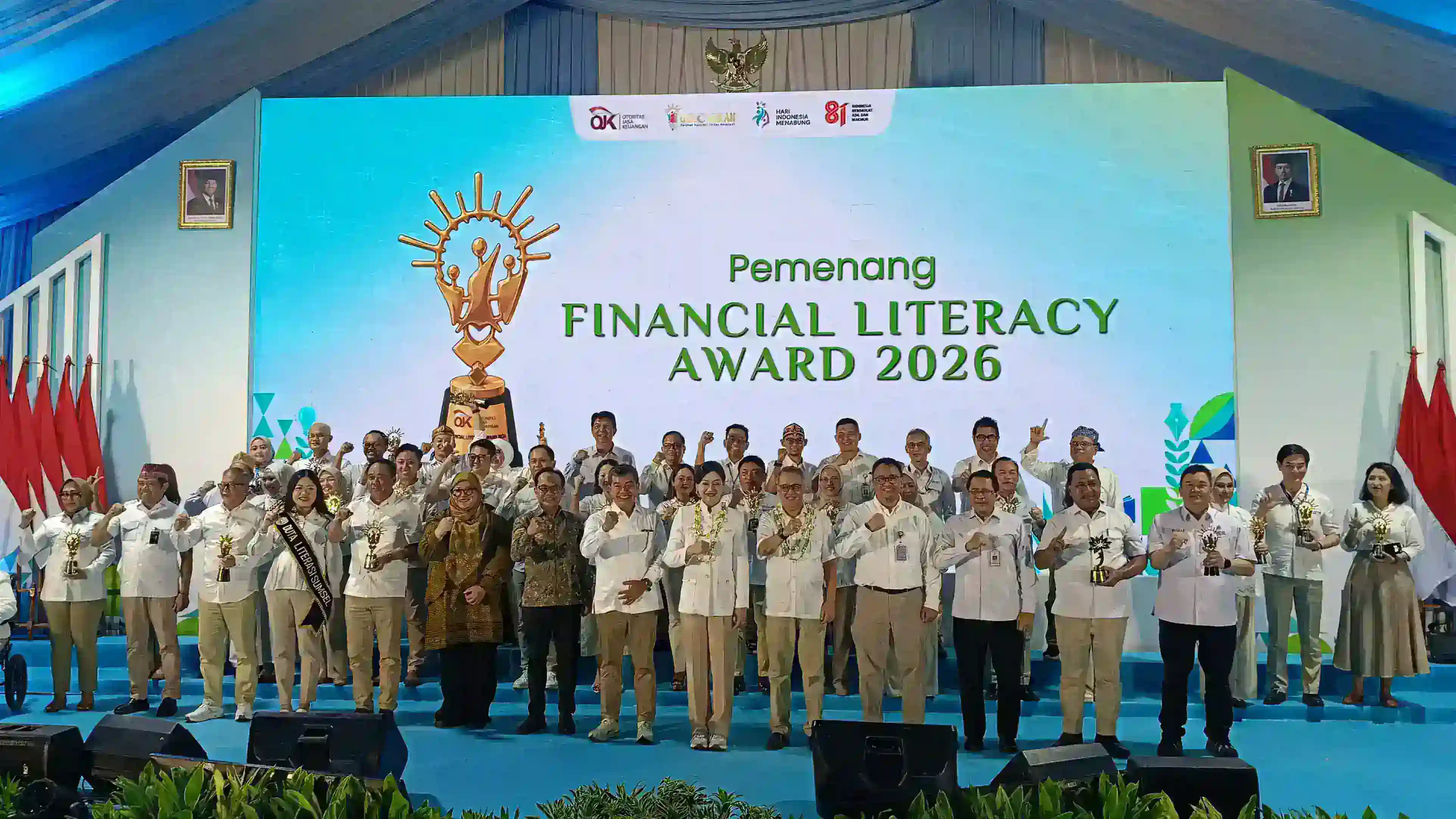 Diterima Wagub Abdullah Vanath, Provinsi Maluku Sabet Financial Literacy Award 2026 dari OJK