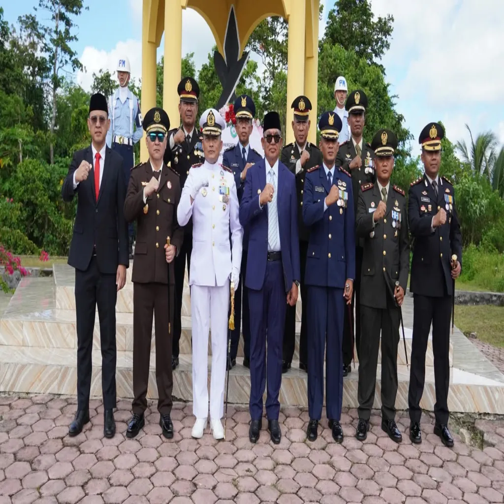 Pemkab Malra Peringati Hari Pahlawan dengan Upacara dan Tabur Bunga di TMP Rudira Jaya