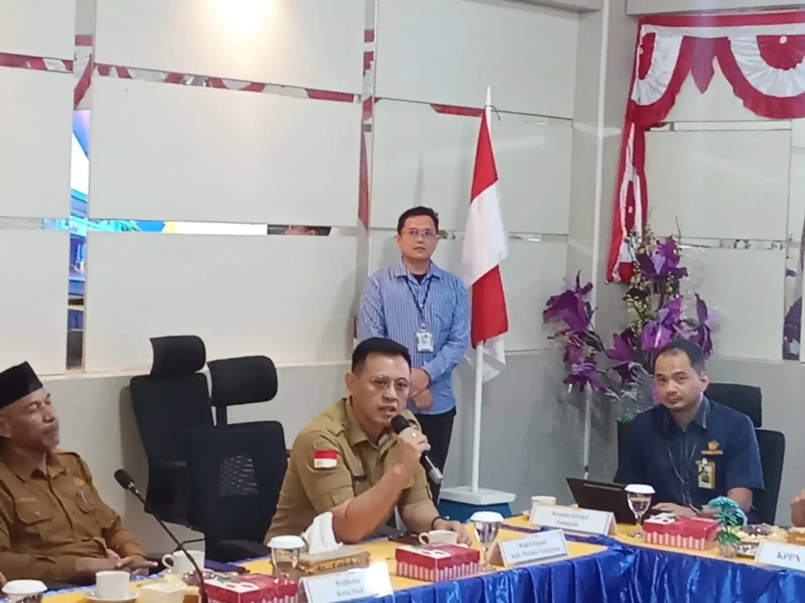 Wakil Bupati Malra Bongkar Kekacauan Lapangan: “Harga Naik, Proyek Dipotong, Rakyat Marah, Kontraktor Mengeluh”