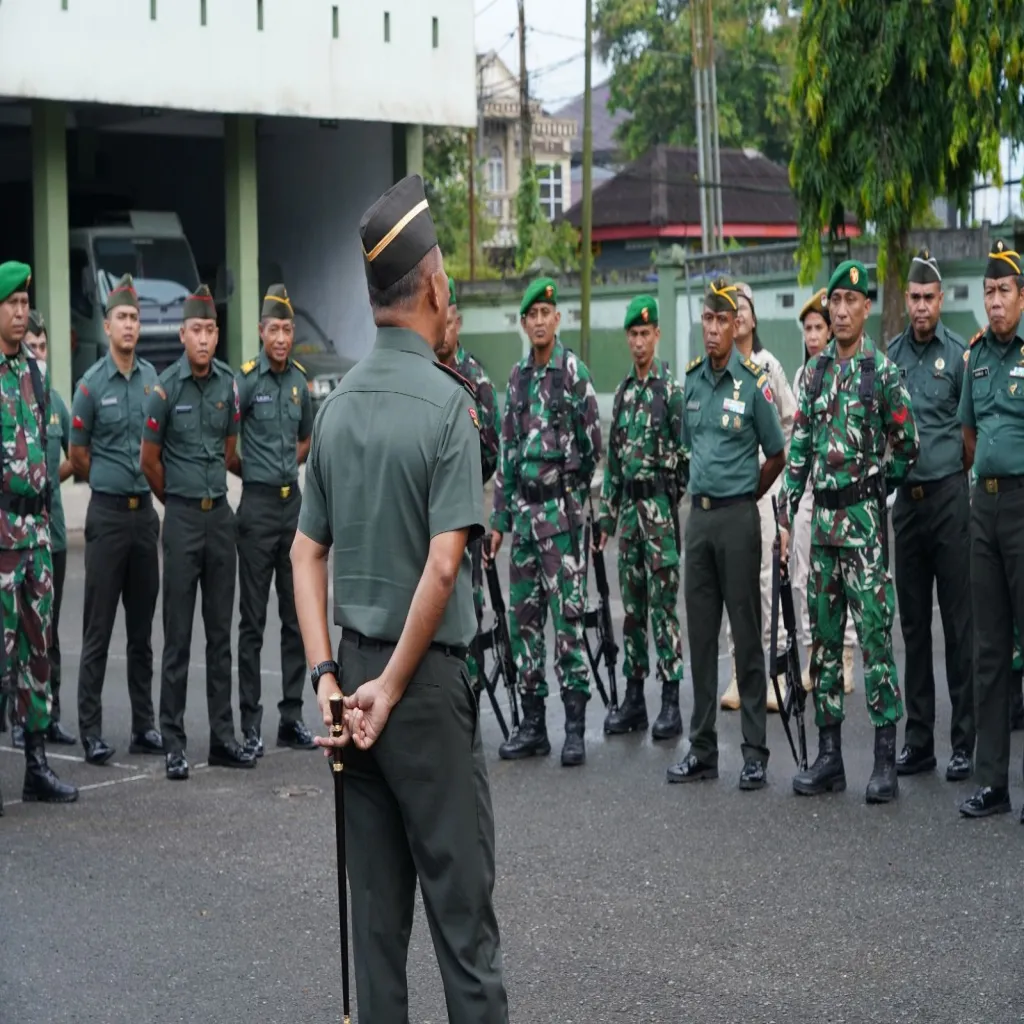 BERIKAN JAM PIMPINAN ”DANREM 151/BINAIYA TEKANKAN PENTINGNYA JAGA FAKTOR KEAMANAN DAN KESEHATAN”