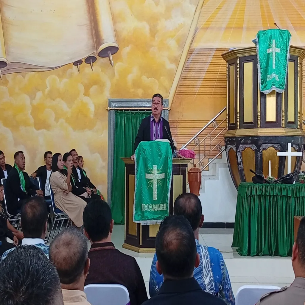 Dari Mimbar Gereja ke Tenda Pengungsian, Gubernur : Kariu Tak Akan Ditinggalkan
