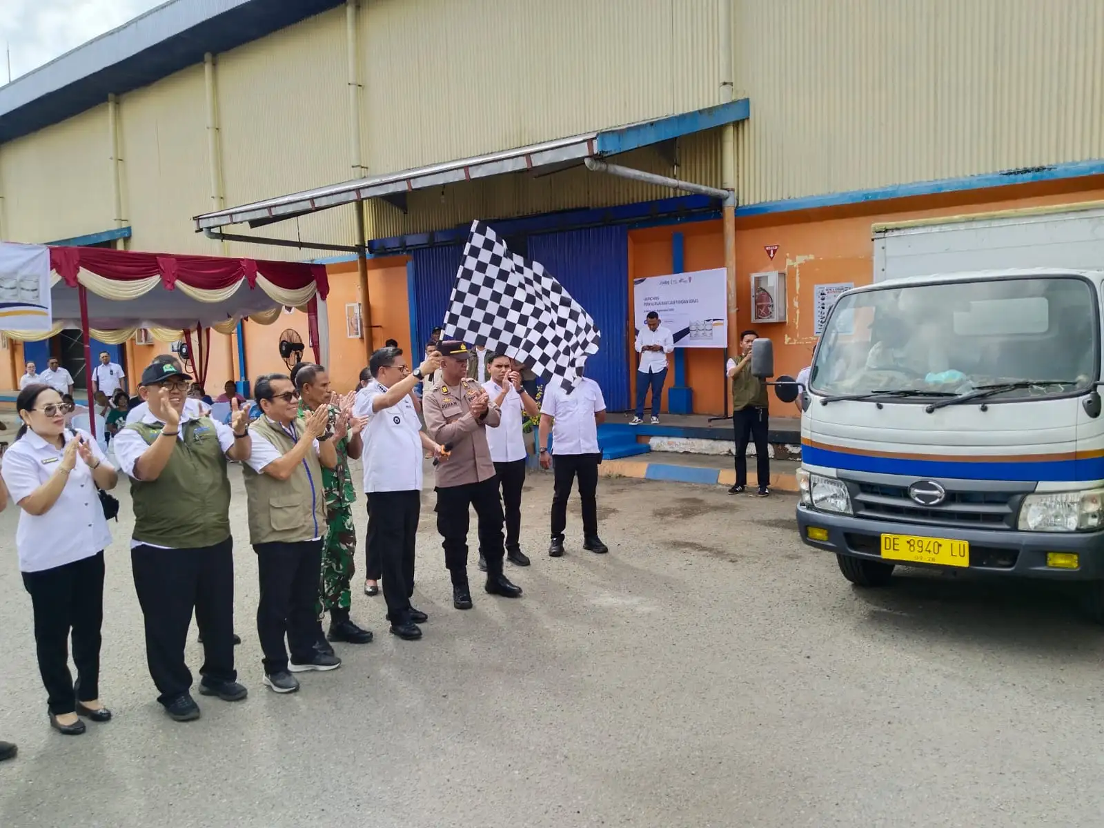 WaliKota Ambon Launching Penyaluran Bantuan Pangan Beras Bulog