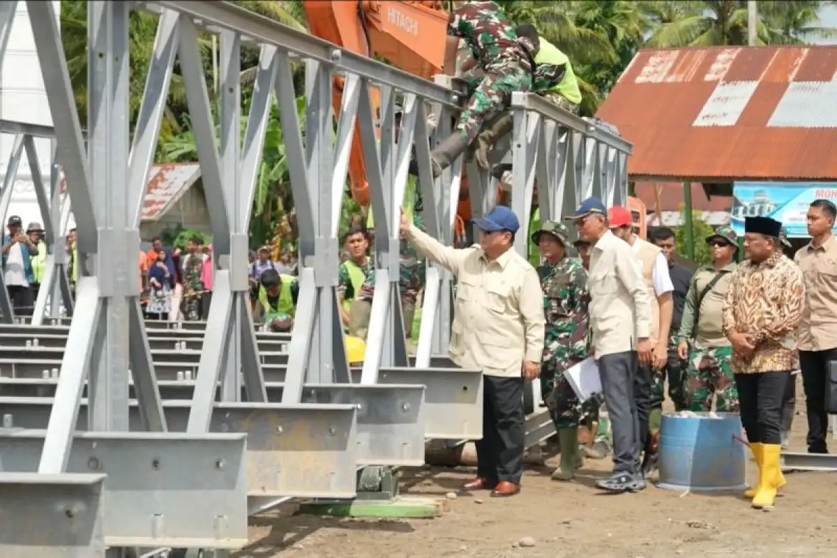 Peresmian 218 Jembatan Oleh Presiden RI Dihadiri Oleh Sejumlah  Pejabat Utama Kodam XV/Pattimura secara Daring.