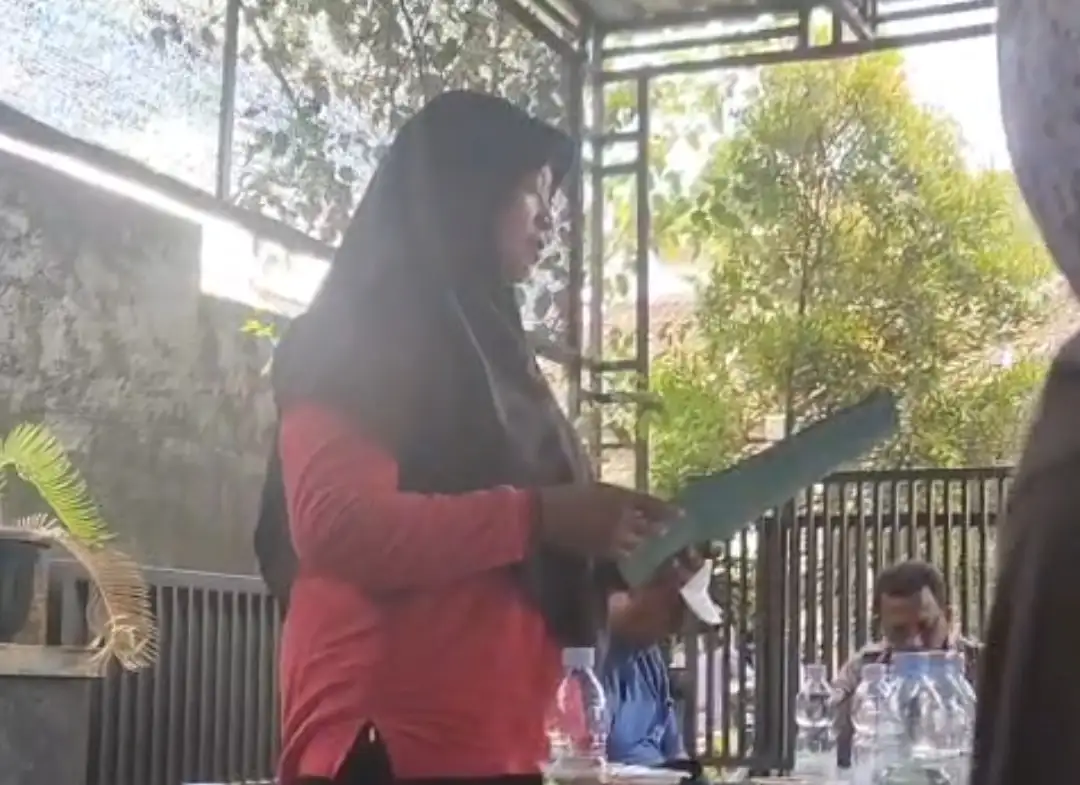 Dua Pekan Menunggu, Warga Robayan Ultimatum: Tutup Kandang Ayam  Di Robayan atau Tempuh Jalur Hukum!