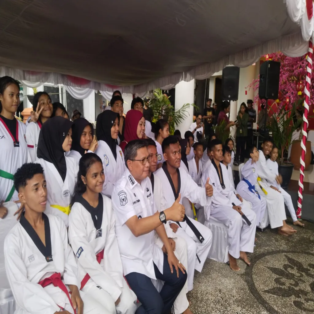 Lepas Tim Taekwondo Walikota Ambon Berpesan Sportivitas Di Atas Segalanya