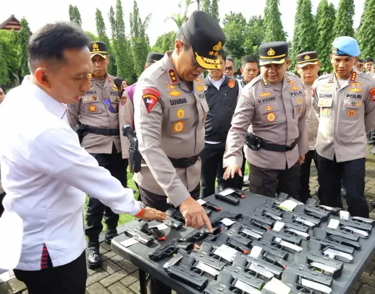 Kapolda Sulsel Periksa Senjata Api Personel, Ingatkan Senpi Bukan Simbol Kekuasaan